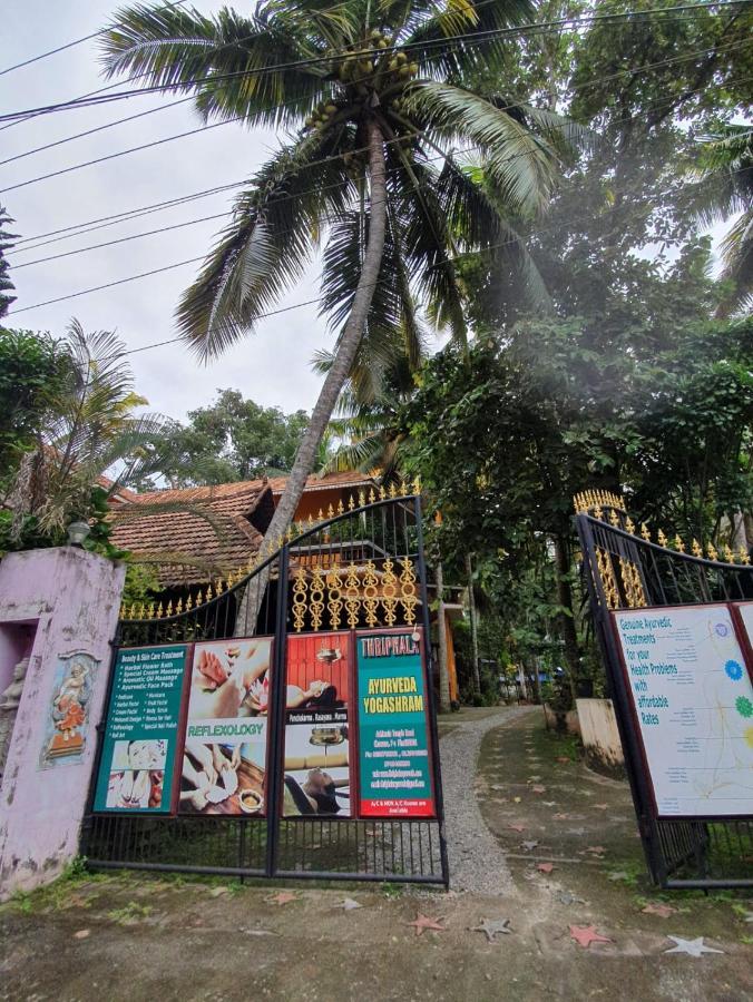 Appartamento Thriphala Ayurveda Yogashram Thiruvananthapuram Esterno foto
